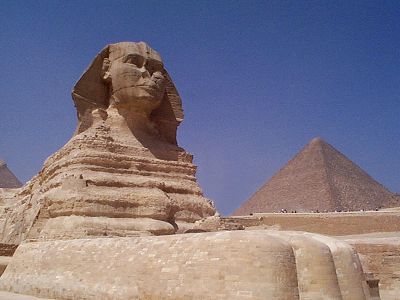 http://www.guardians.net/egypt/sphinx/images/sphinx-southeast-2001.jpg