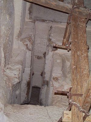 Bent Pyramid - Lower chamber niche - Copyright (c) 2001 Andrew Bayuk, All Rights Reserved